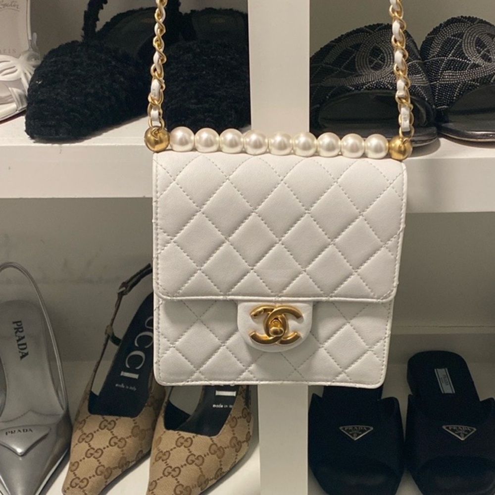 Chanel chic pearl flap bag